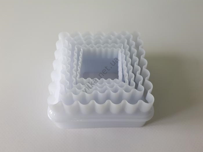Набор квадратных форм пластмассовых из 5-ти (d 7, 6, 5.2, 4, 3.3 cm) h 3,5 cm.